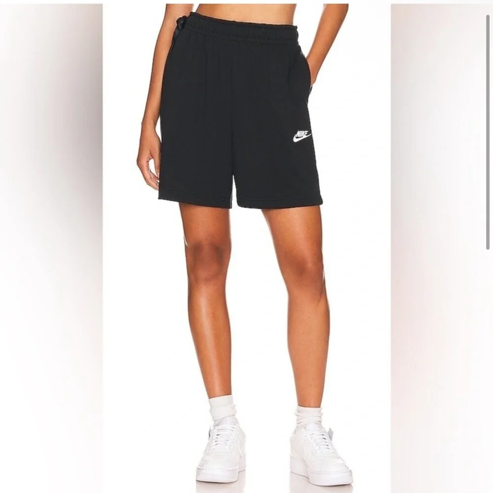 NWOT- Nike Women’s High Rise Dance Short